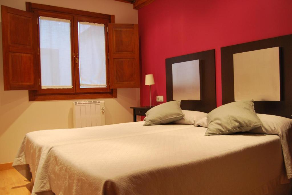 Apartamentos Plaza Mayor Llanes Rum bild