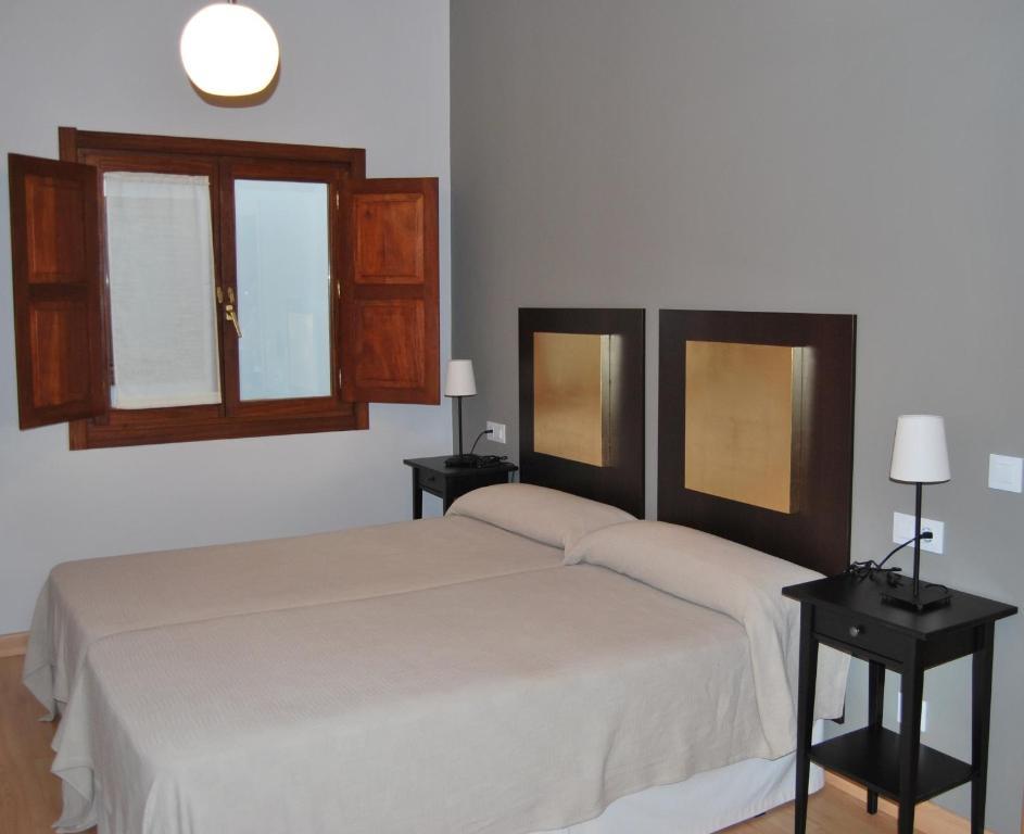 Apartamentos Plaza Mayor Llanes Rum bild