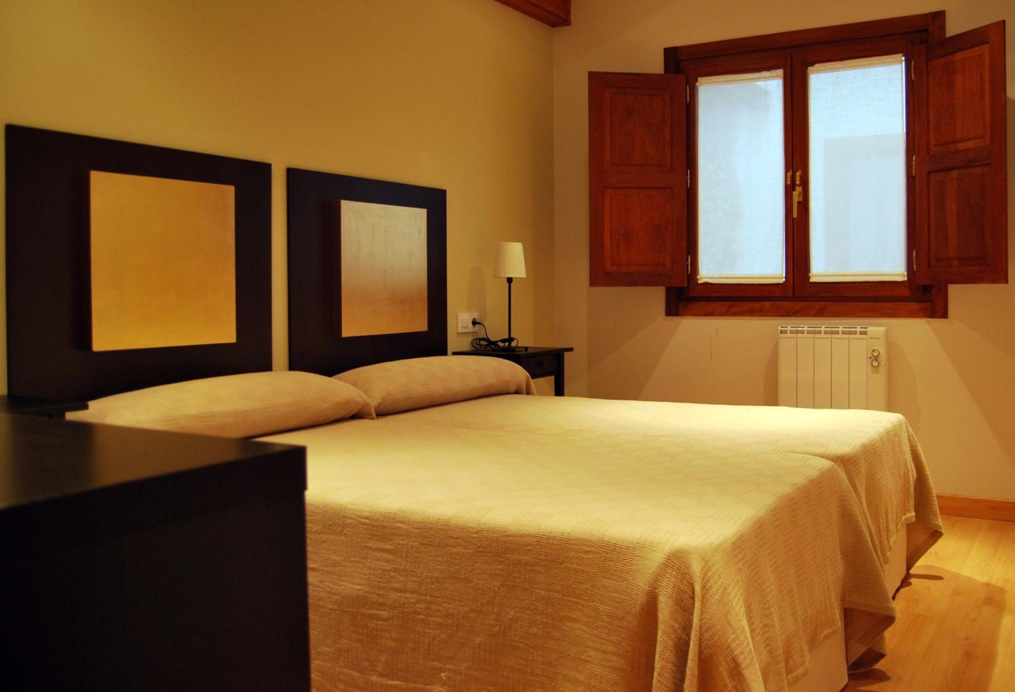 Apartamentos Plaza Mayor Llanes Exteriör bild