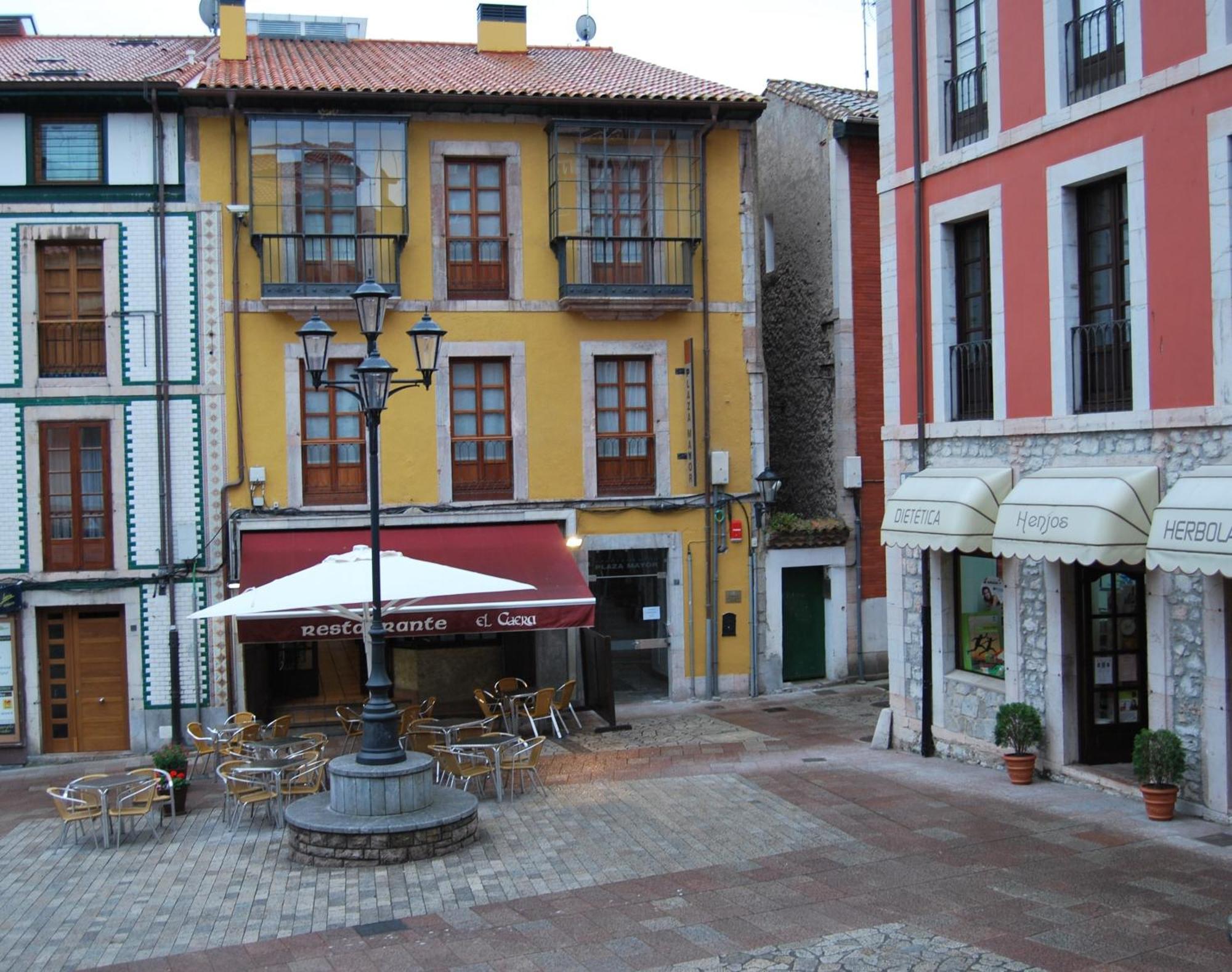 Apartamentos Plaza Mayor Llanes Exteriör bild