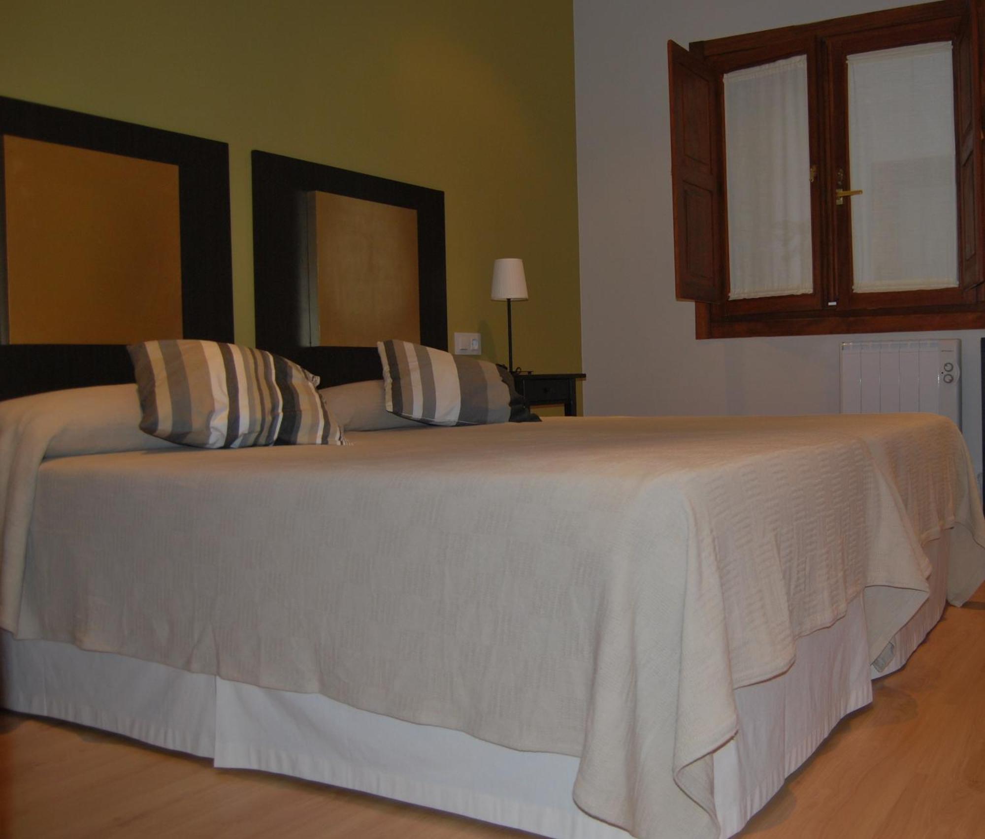 Apartamentos Plaza Mayor Llanes Exteriör bild